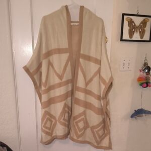 Hazel | Cream and Tan Patterned Poncho